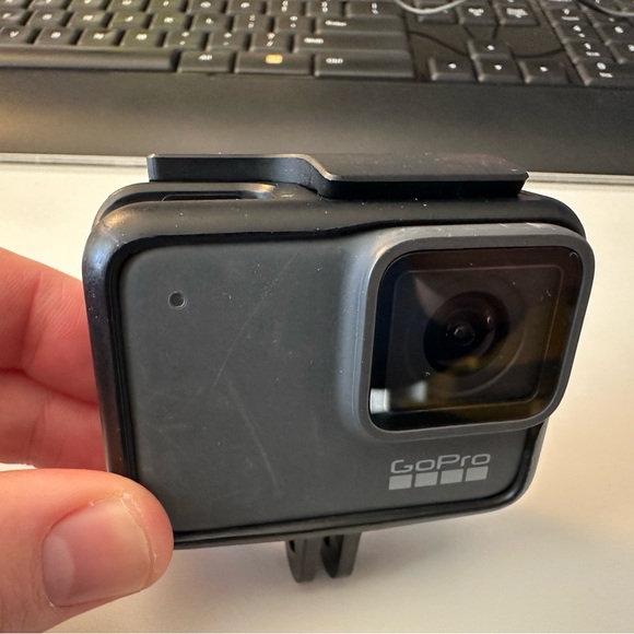 GoPro Silver 7 and accessory case - Picture 8 of 8